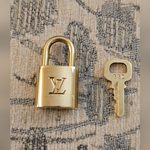 Louis Vuitton Lock & Key #323 Available EUC *Listing for 1 item only* - Picture 4 of 5